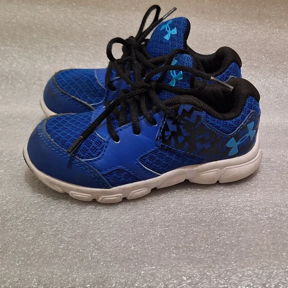 🏷 2/$12 Under Armour Kids Blue and Black Sneakers - Picture 3 of 5